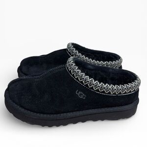 UGG Tasman Slipper Black Suede Sheepskin Women’s Size US 6 Cozy Slip On Comfort